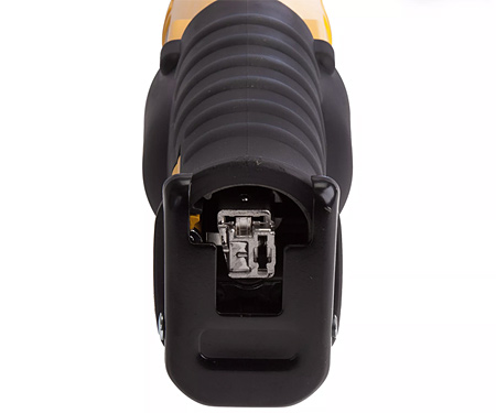 Аккумуляторная сабельная пила DeWALT DCS380N