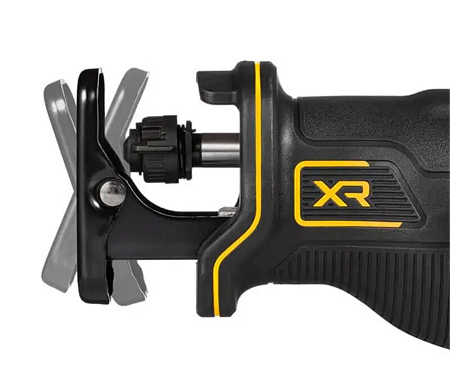 Аккумуляторная ножовка DeWALT DCS382NT