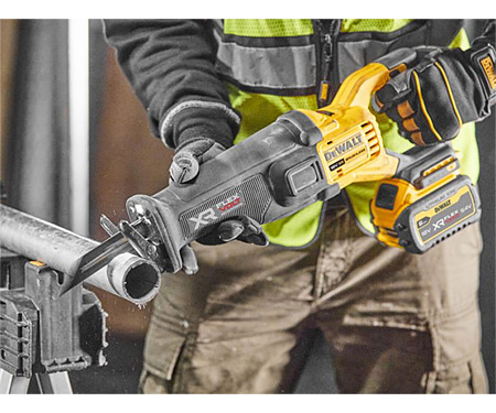 Аккумуляторная сабельная пила DeWALT DCS386NT