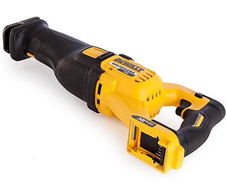 Акумуляторна шабельна пила DeWALT DCS388N