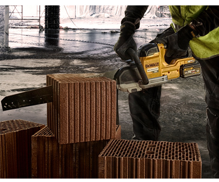 Аккумуляторная пила DeWALT DCS396N