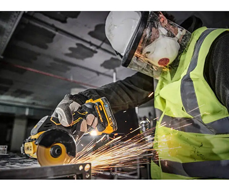 Аккумуляторная дисковая пила DeWALT DCS438N