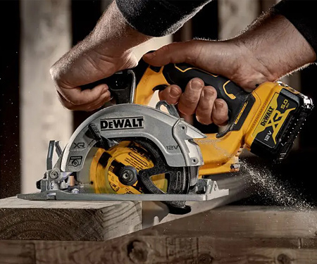 Акумуляторна дискова пила DeWALT DCS512N