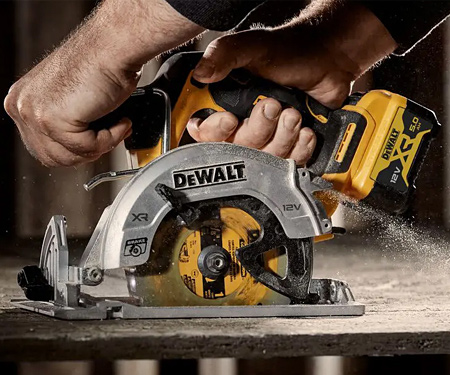 Аккумуляторная дисковая пила DeWALT DCS512NT