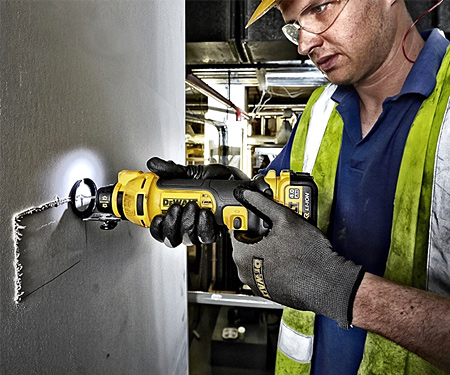 Аккумуляторный фрезер для вырезания гипсокартона DeWALT DCS551N