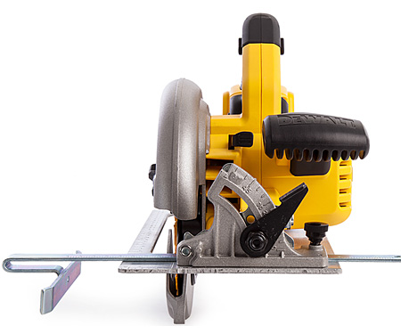 Аккумуляторная дисковая пила DeWALT DCS570NT