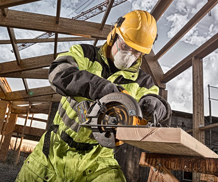 Аккумуляторная дисковая пила DeWALT DCS575NT