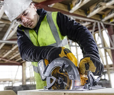 Аккумуляторная дисковая пила DeWALT DCS578N