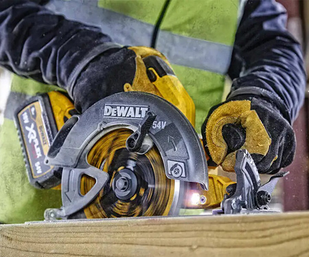 Аккумуляторная дисковая пила DeWALT DCS578N