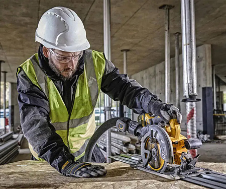 Аккумуляторная дисковая пила DeWALT DCS579X2