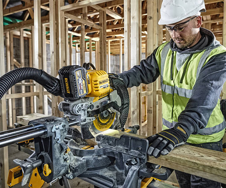 Аккумуляторная торцовочная пила DeWALT DCS727N
