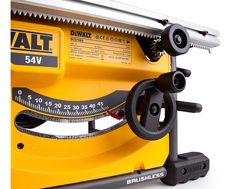 Аккумуляторная циркулярная пила DeWALT DCS7485N