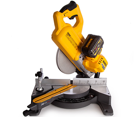 Акумуляторна торцювальна пила DeWALT DCS777T2