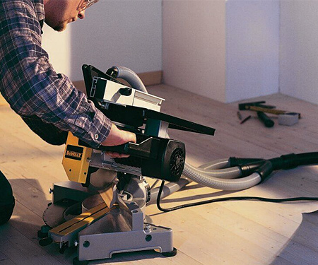 Торцювальна пила DeWALT DW711