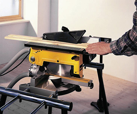 Торцювальна пила DeWALT DW711