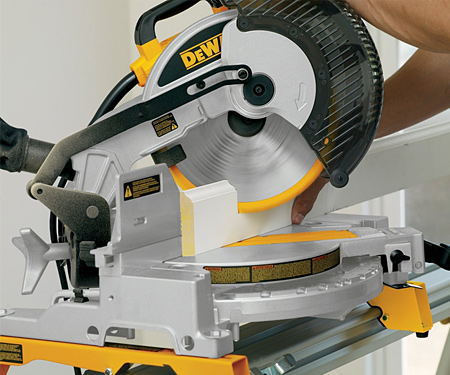 Торцовочная пила DeWALT DW713