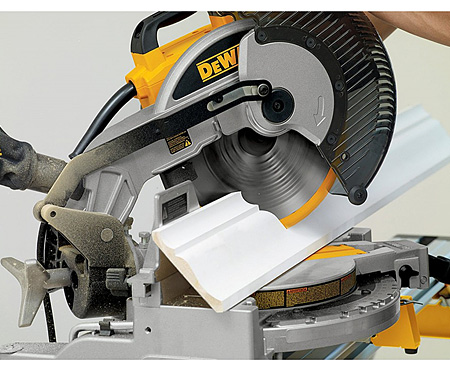 Торцювальна пила DeWALT DW714