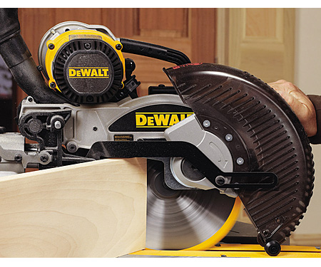Торцовочная пила DeWALT DW717XPS