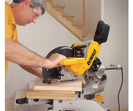 Торцовочная пила DeWALT DW717XPS