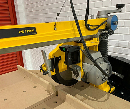 Радіально-консольна пила DeWALT DW729KN