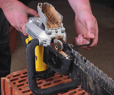 Пила DeWALT DWE398