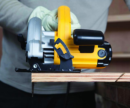 Дискова пила DeWALT DWE560