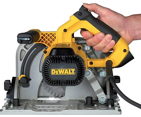 Дисковая пила DeWALT DWS520KT
