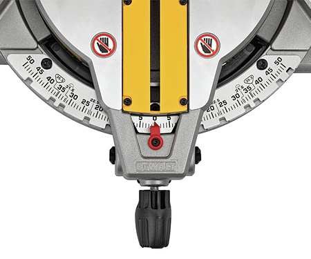 Торцовочная пила DeWALT DWS713